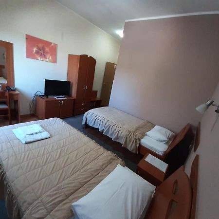 Sin-Kom Hotel Garni ピロト エクステリア 写真