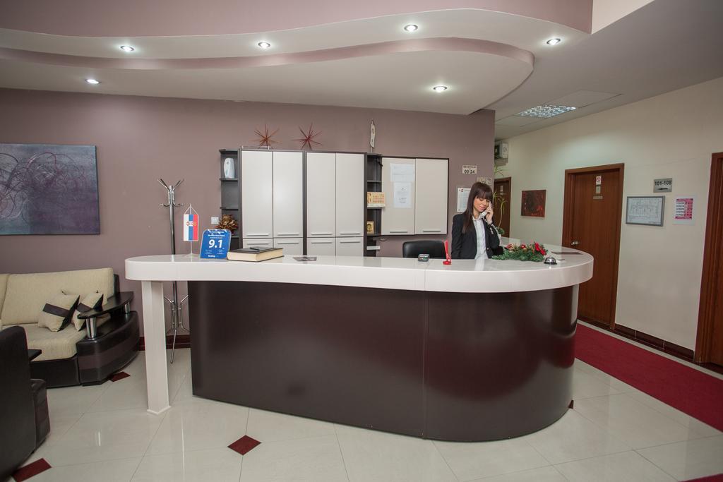 Sin-Kom Hotel Garni ピロト エクステリア 写真