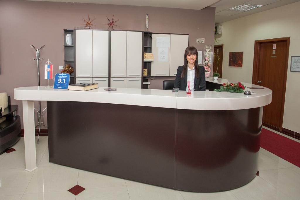 Sin-Kom Hotel Garni ピロト エクステリア 写真
