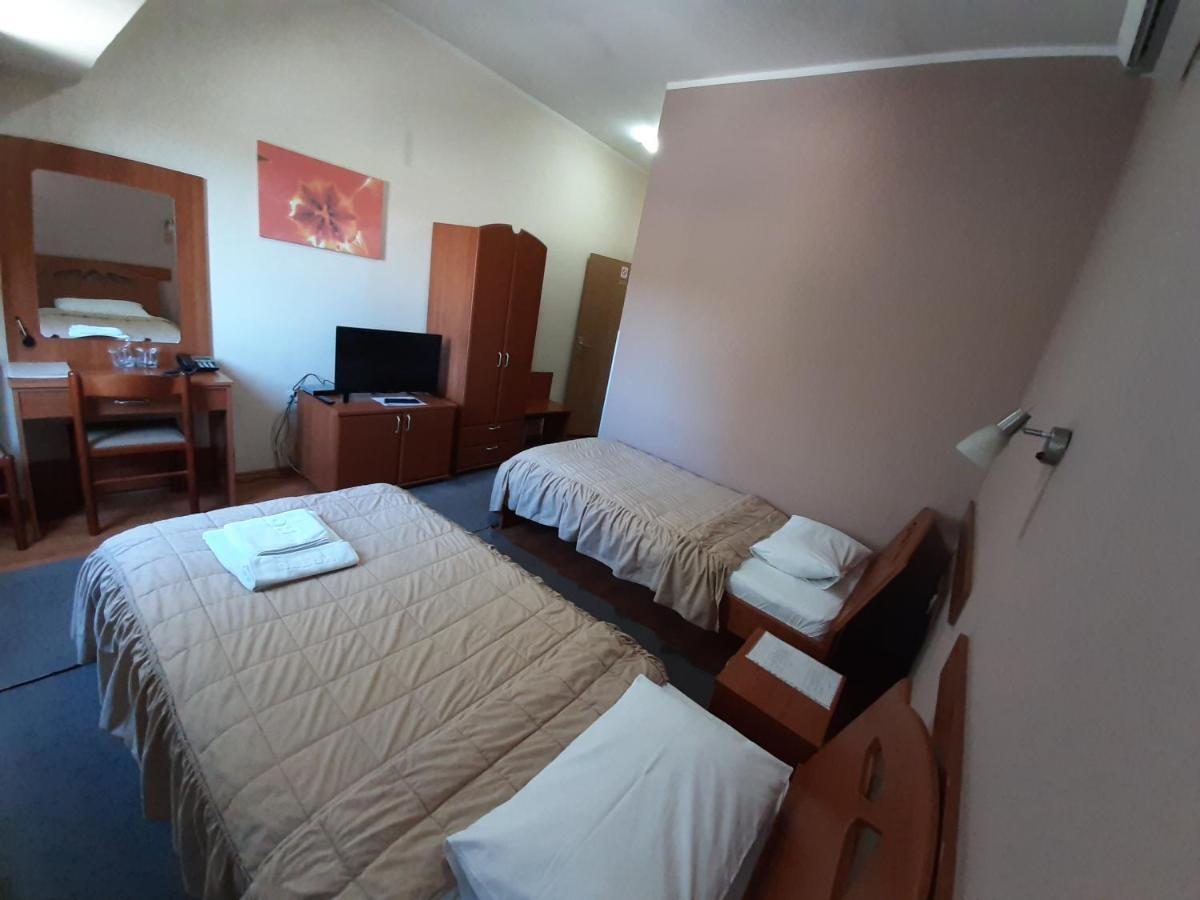 Sin-Kom Hotel Garni ピロト エクステリア 写真