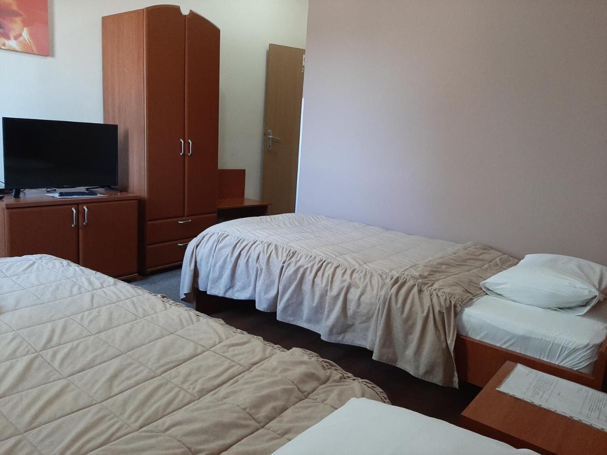 Sin-Kom Hotel Garni ピロト エクステリア 写真
